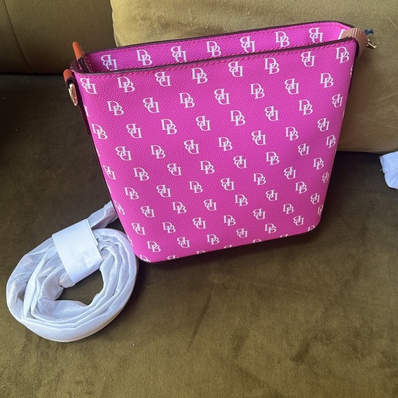 Dooney& Bourke Gretta Rosie Fuchsia Pink Small Zip Crossbody Purse Bag - Picture 5 of 6